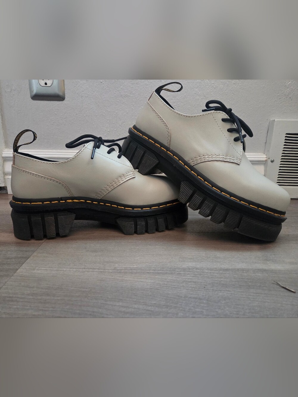 US 8 Audrick Nappa Leather Platform Shoes. Doc Marten Oxford in Cream.
